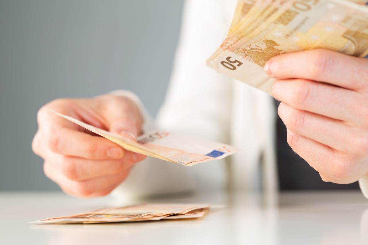 stijgen de lonen en sociale uitkeringen