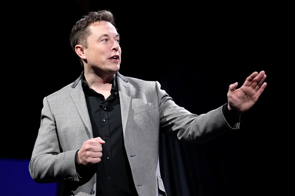 Elon Musk onder luid gejuich en applaus
