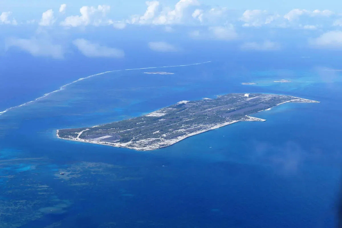 bij Johnston Atoll, een klein eiland van slechts 2,7 vierkante kilometer ongeveer 1400 kilometer ten zuidwesten van Hawaï