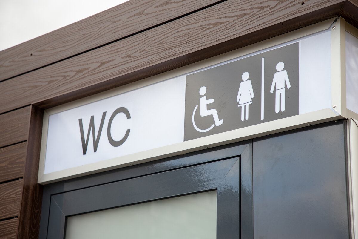 betalen om gebruik te maken van openbare toiletten