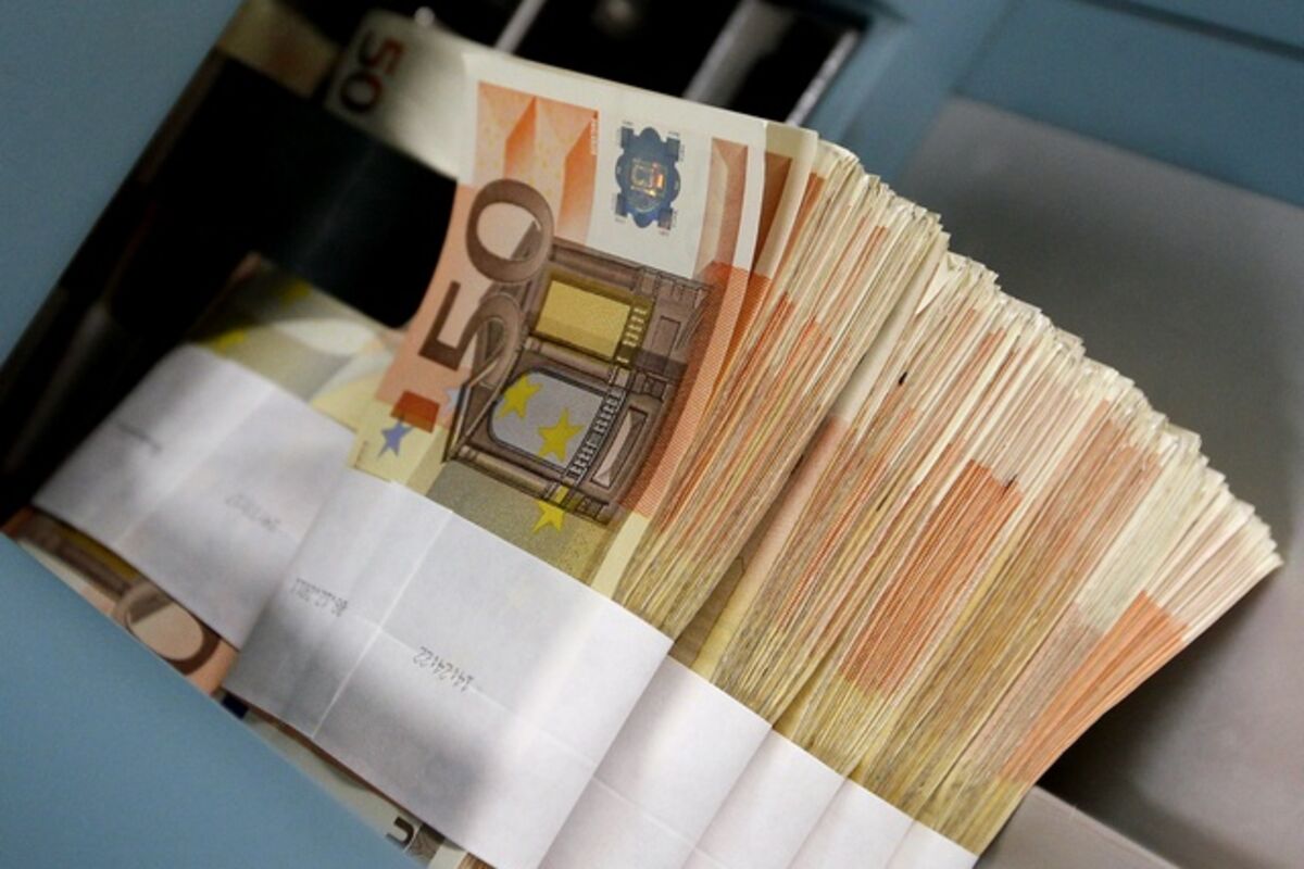 Deze regel geldt niet alleen voor bankbiljetten, maar ook voor endosable cheques, edelmetalen zoals goud en postwissels.