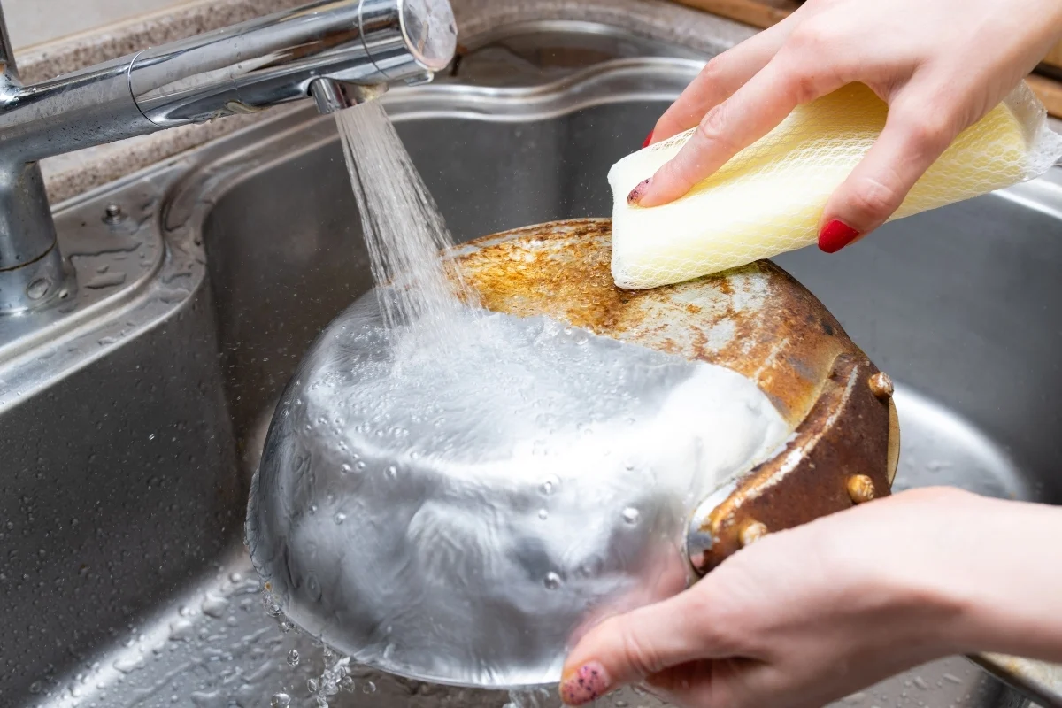 De belangrijkste punten om niet meer verrast te worden door een pan met aangekoekte resten