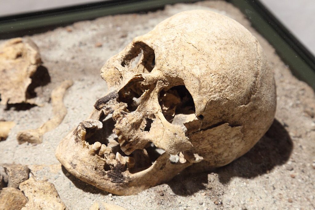 Een graftombe die in de oudheid zou zijn geplunderd