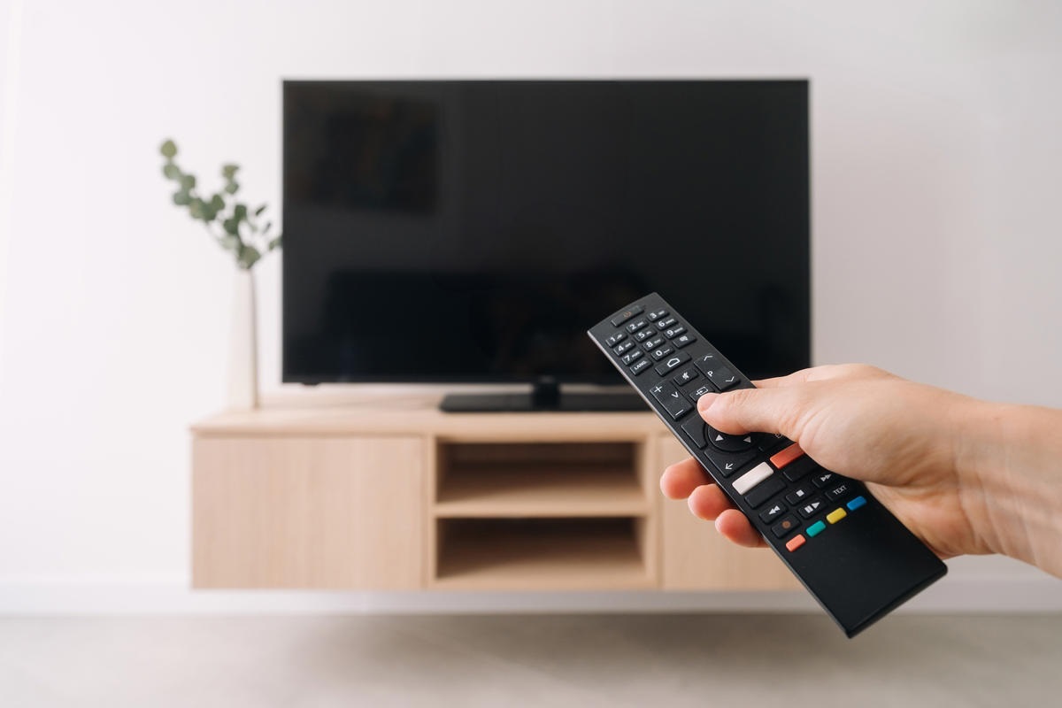 het apparaat verbruikt elektriciteit, zelfs wanneer het is uitgeschakeld