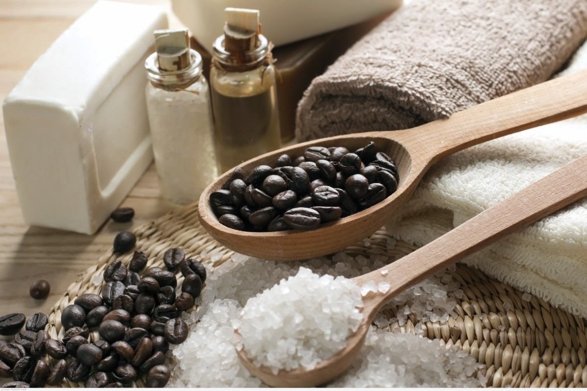 het toevoegen van zout aan koffie vermindert de bitterheid