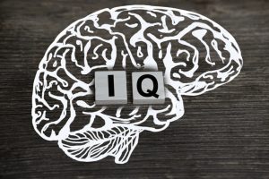 getekende hersenen en het opschrift IQ