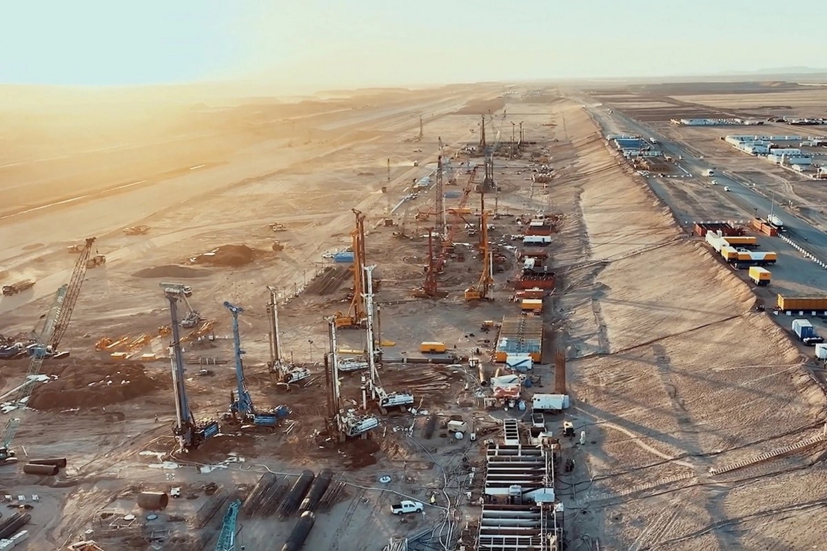 Het Neom-project is nog niet stopgezet