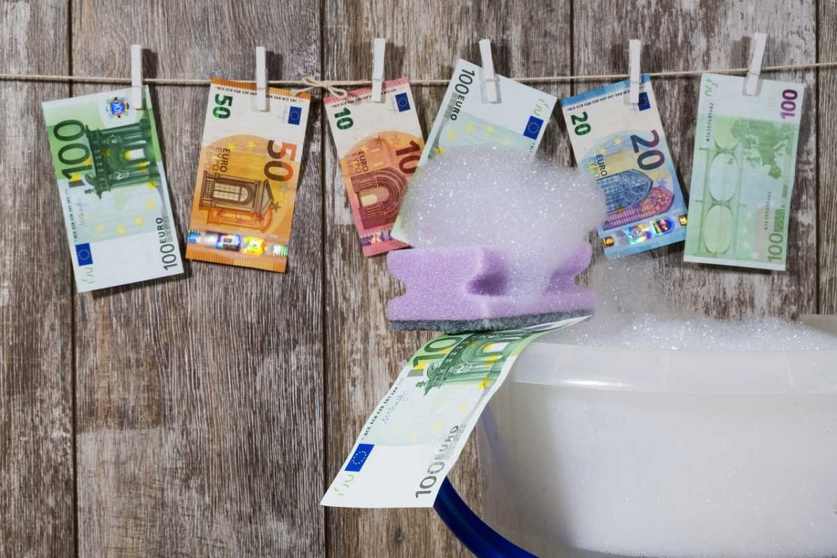 Witwassen van contant geld