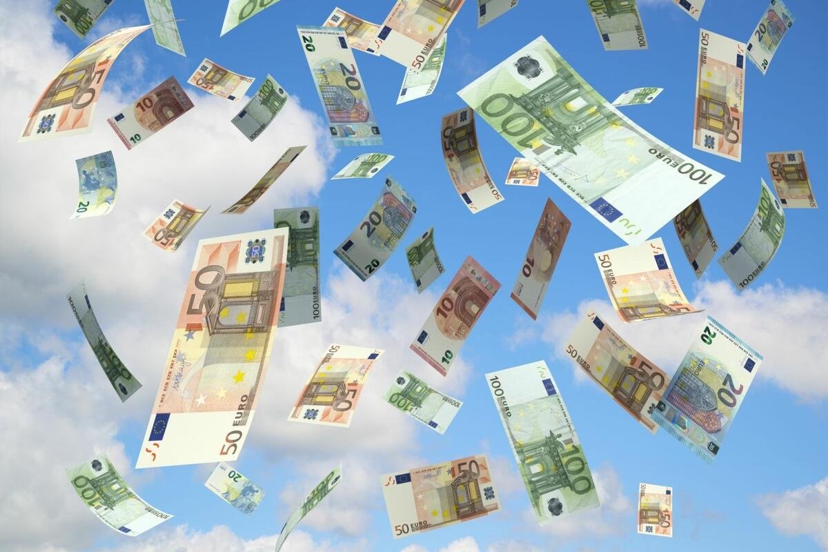 geld valt uit de lucht