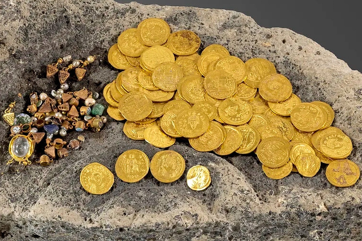 gouden munten en sieraden