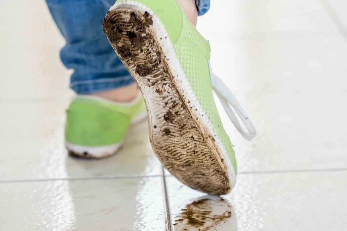 vuile vloer na vuile schoenen in de winter