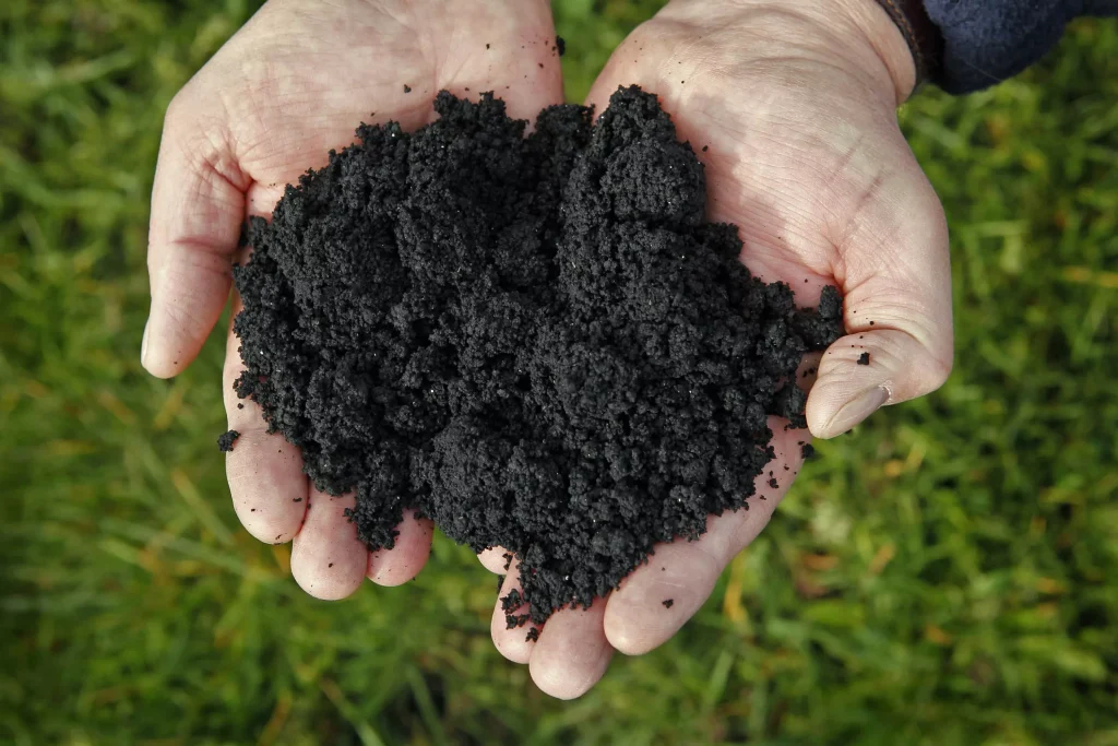 Digestaat is een mengsel rijk aan organisch materiaal dat ontstaat tijdens anaerobe vergisting