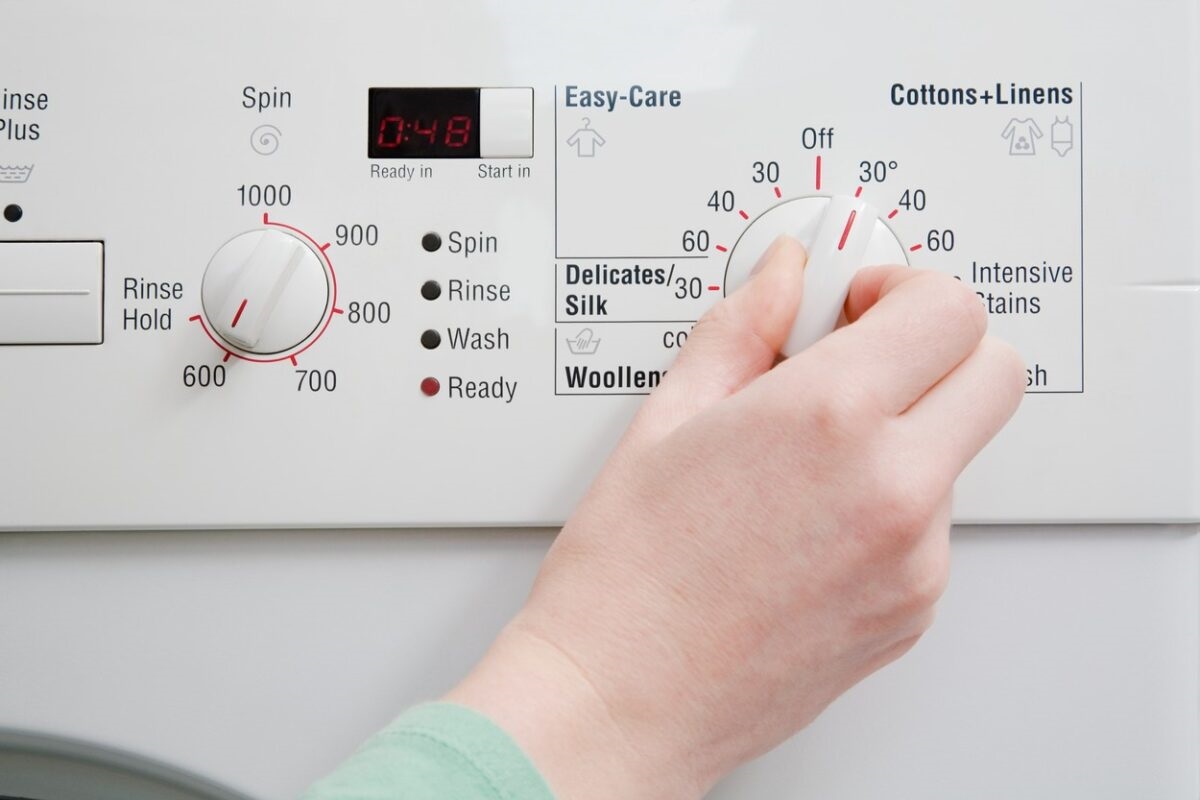 het gekozen wasprogramma op 30 graden op de wasmachine