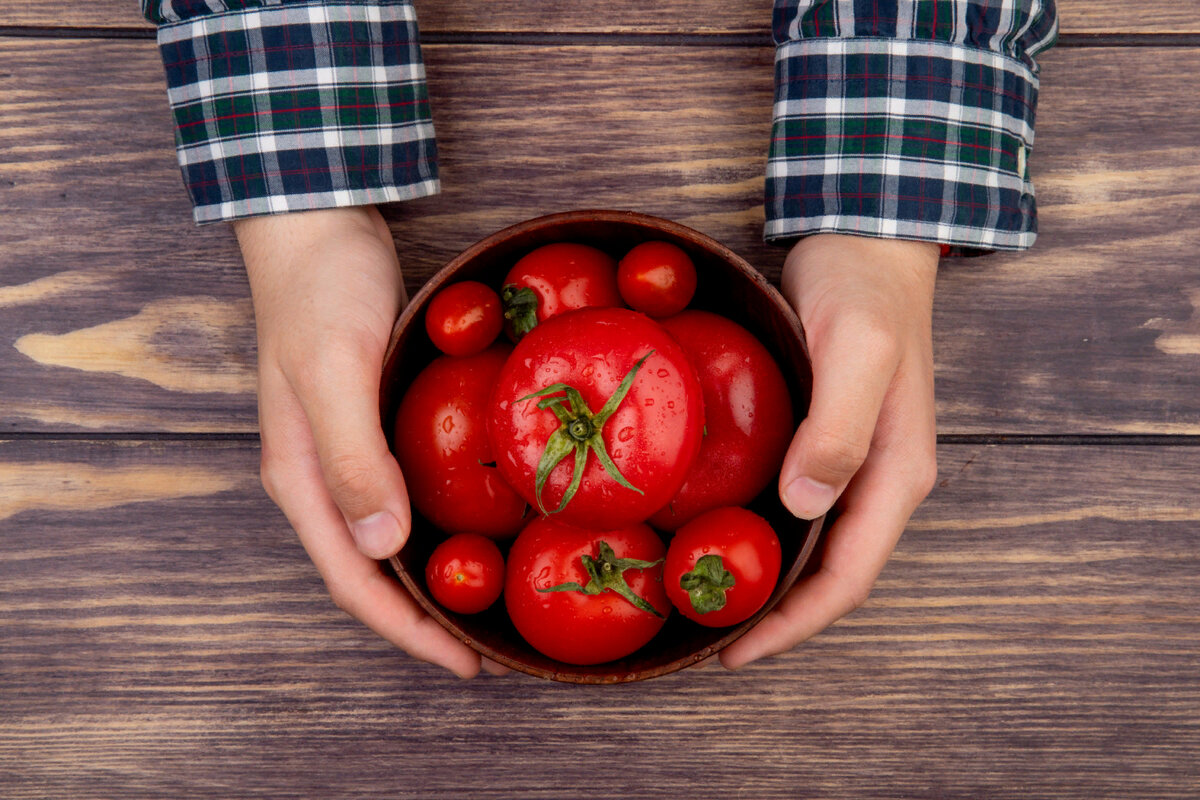 Leg de tomaten in één laag om drukpunten te verminderen.