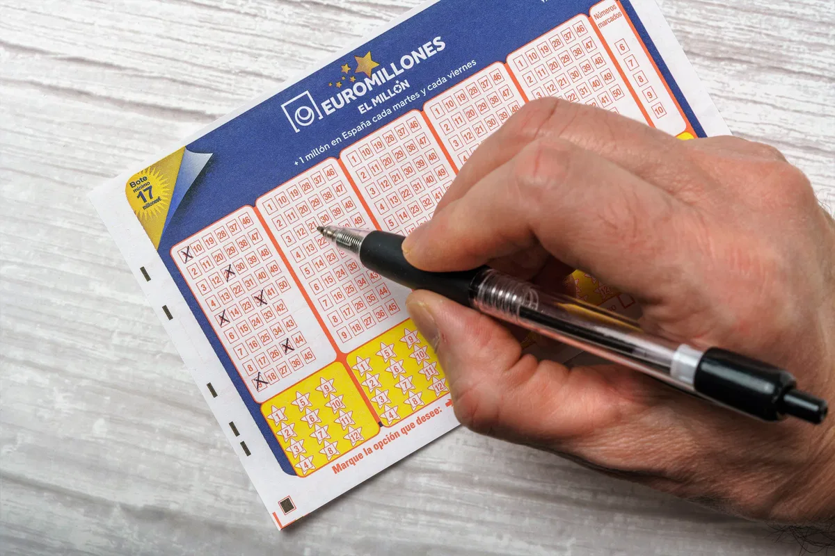 Een vrouw heeft een miljoen euro gewonnen bij EuroMillions