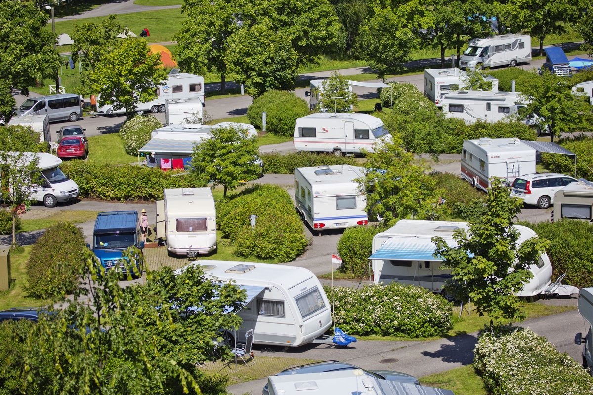 Parkeerplaats voor campers niet ver van het kantoor van Google