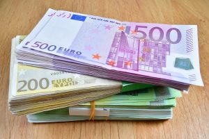 bankmedewerker heeft geld gestolen